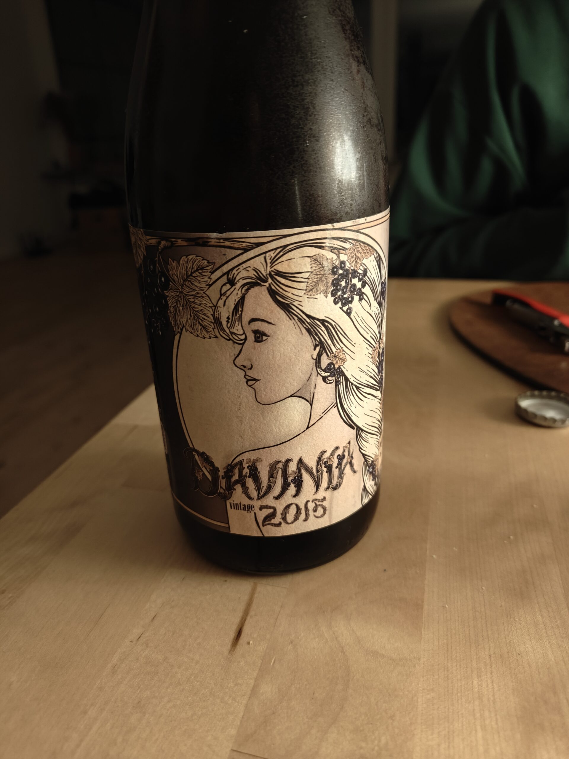 Signe smager sig frem, demme gang med øl